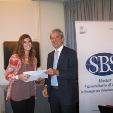 Vanessa Cristofoli ha ricevuto il premio "Stefano Benetton" per la sua tesi “Da Piaget a Vygotski: analisi sull’educazione motoria nelle scuole dell’infanzia del Veneto”