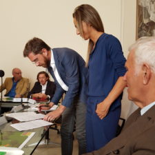 Un momento della firma dellaccordo tra Comune di Bologna e Laboratorio 0246 per la costruzione del parco Primo Sport 0246 (Bologna, 25/9/2016)