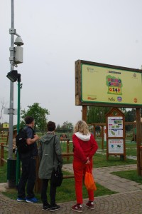 Prof. Sigmundsson e prof. Haga, assieme a Patrizia Tortella, in visita al parco giochi Primo Sport 0246 della Ghirada di Treviso